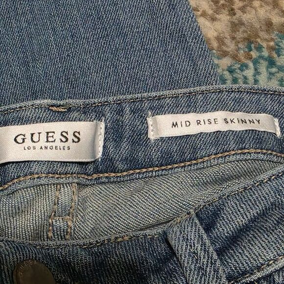 Guess Mid Rise Skinny Distressed Jeans With Raw Hemline - Picture 4 of 5